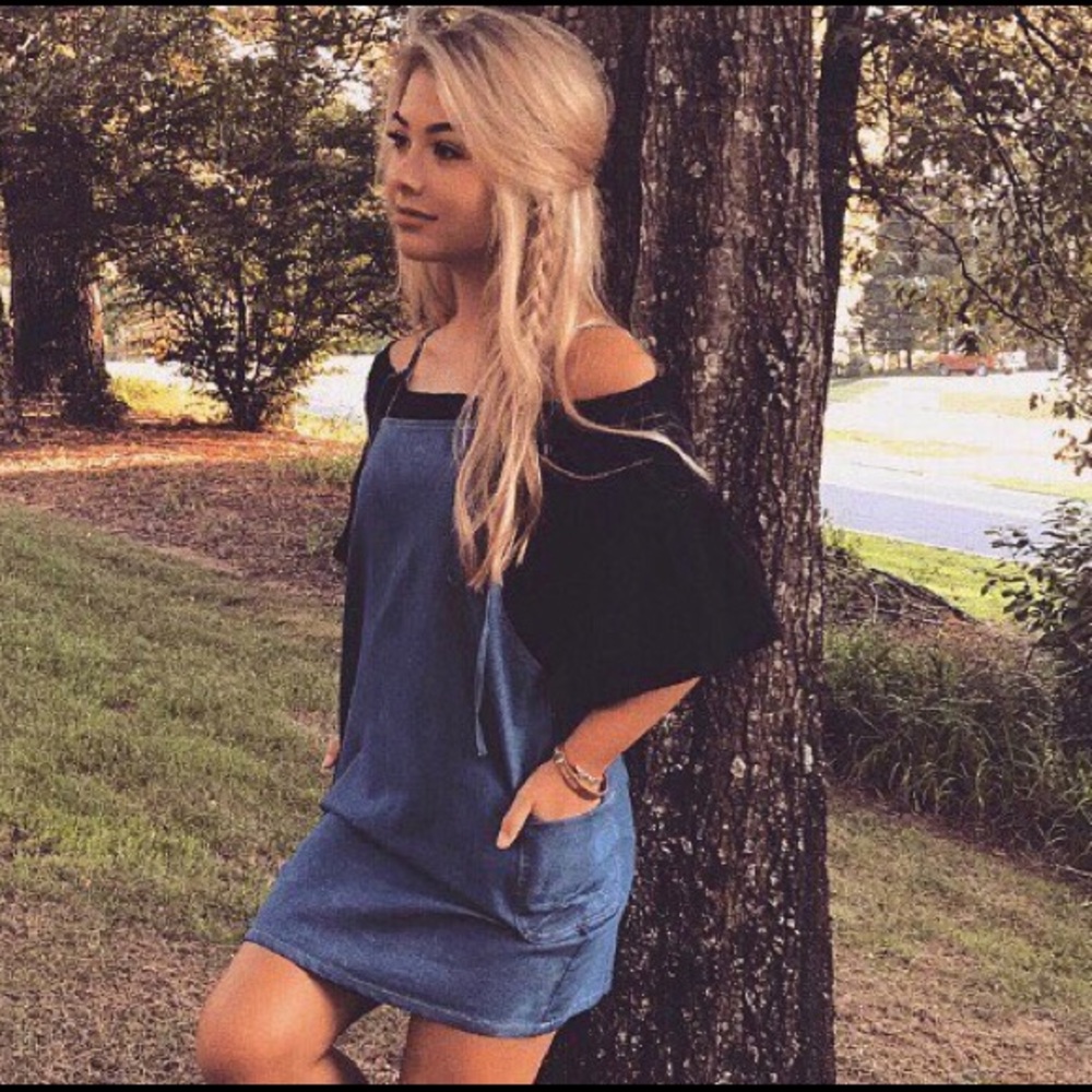 super cute denim dress!
